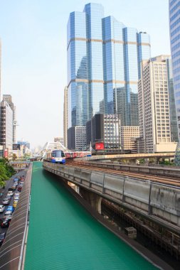 şehirde Elektrikli tren 