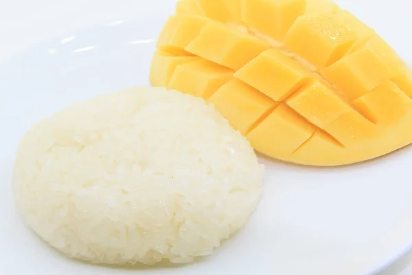 Dessert van de Thaise mango plakkerige rijst en kokosmelk — Stockfoto