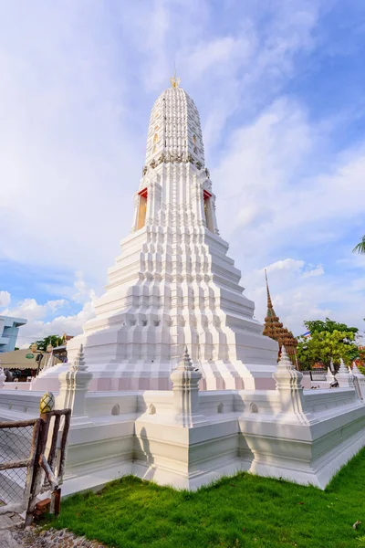 Bílá pagoda v chrámu — Stock fotografie