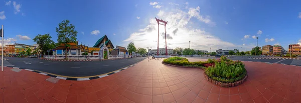 360 panorama reuze schommel landmark in de stad — Stockfoto