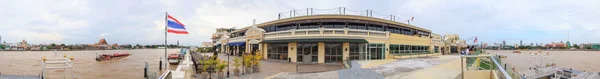 360 panorama van Yodpiman riverwalk shopping mall — Stockfoto