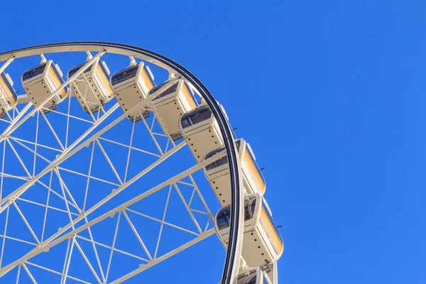 Roda gigante no parque de diversões — Fotografia de Stock