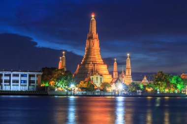 Wat Arun Ratchawararam Ratchawaramahawihan Nehri yan görünüm