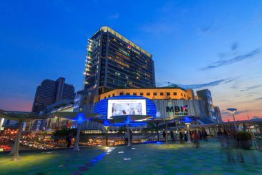 MBK gökyüzü yürüyüş / yol yeni tasarımı Mbk Merkezi alışveriş merkezi Bangkok önüne yürümek