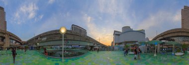 MBK gökyüzü yürüyüş / yol yeni tasarımı Mbk Merkezi alışveriş merkezi Bangkok önüne yürümek