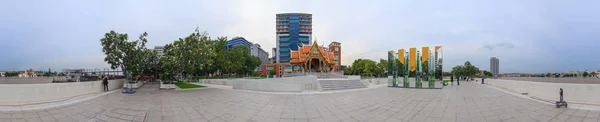 Złoty zamek siriraj Muzeum landmark w zachód słońca — Zdjęcie stockowe