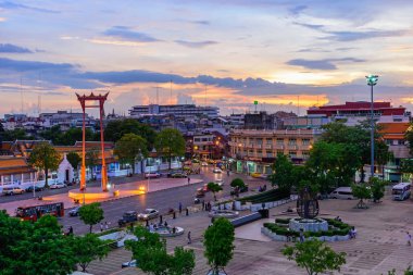 Dev salıncak landmark Bangkok şehir günbatımı Zamanı 