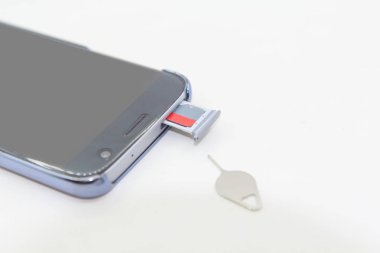 Akıllı telefon hafıza kartını çıkarın 