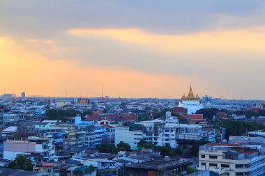 Wat Saket Tapınağı Golden pagoda günbatımı zamanında / Tayland altın Dağı Tapınağı genel Simgesel Yapı