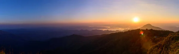 Panorama Näkymä Korkea Vuori Auringonlaskun Aikaan — kuvapankkivalokuva