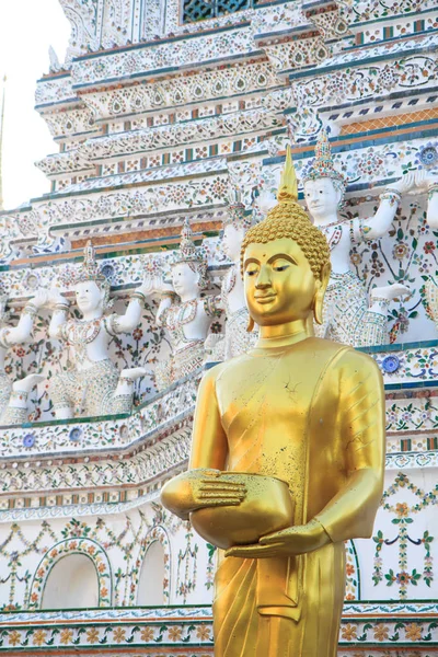 Бангкок Таиланд Декабря 2017 Года Статуя Золотого Будды Белой Пагоде — стоковое фото