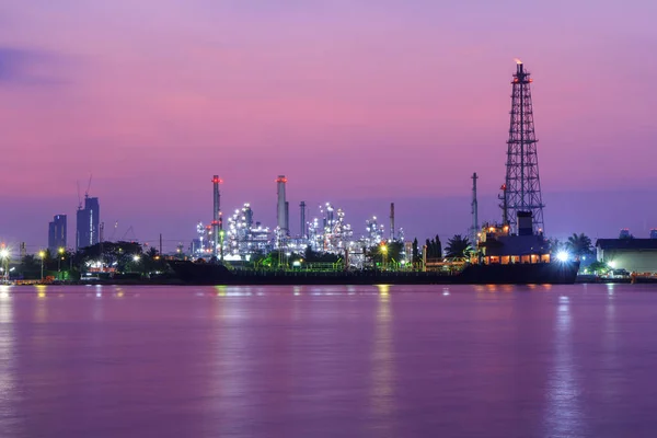 Rafinerii Ropy Naftowej River Sunrise Czas Duże Fabryki Czasie Wschodu — Zdjęcie stockowe
