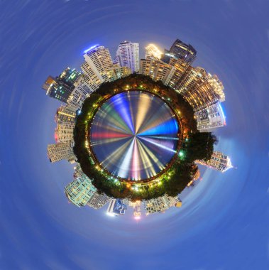 360 panorama Göl Manzaralı yansımaları şehir / yüksek şehir lake görünümünde bina ile