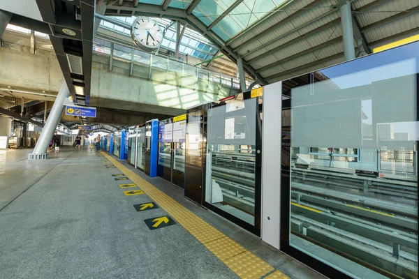 Bangkok Thailand Aug 2019 Tha Phra Station Nya Mrt Electrictrain — Stockfoto