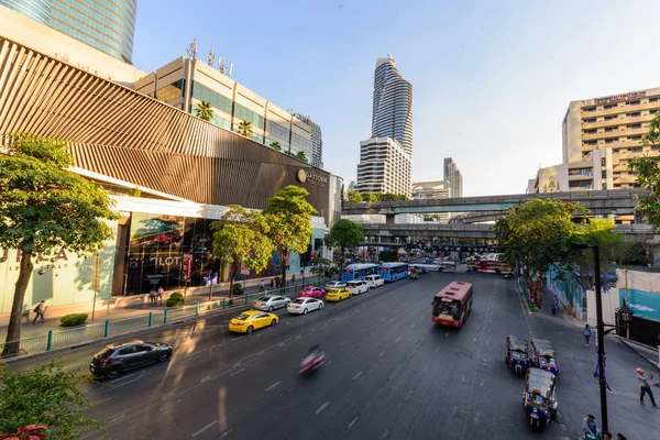 バンコク 2020年1月4日 雅叙園広場横の交通フォント — ストック写真