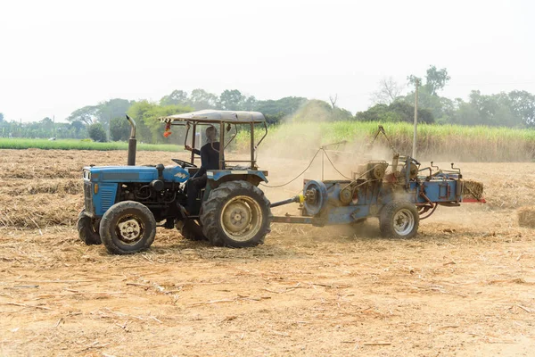 Compressão Folha Cana Açúcar Por Tractor — Fotografia de Stock
