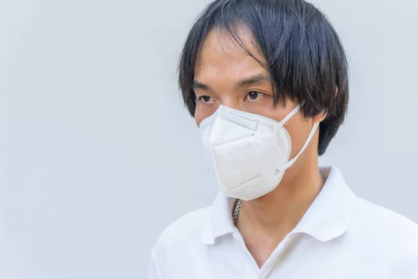 Hombre Asiático Usa Máscara N95 Para Proteger Pm2 Polvo Enfermedad — Foto de Stock