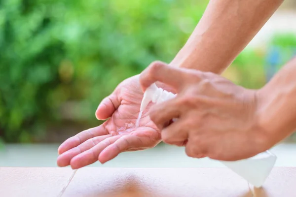 Use Gel Desinfectante Para Limpiar Mano Para Proteger Salud Las — Foto de Stock