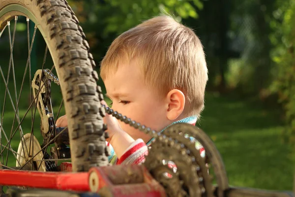 Little boy repairing bike adult — Stock Photo, Image