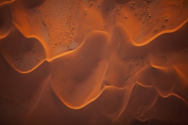 günbatımı üzerinde güzel çöl kumulları