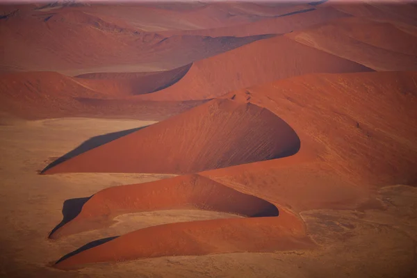 Bellissime dune del deserto al tramonto — Foto Stock