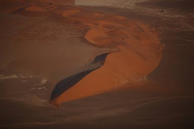 günbatımı üzerinde güzel çöl kumulları