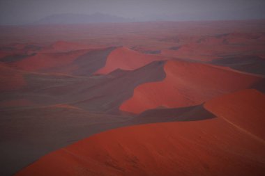 günbatımı üzerinde güzel çöl kumulları