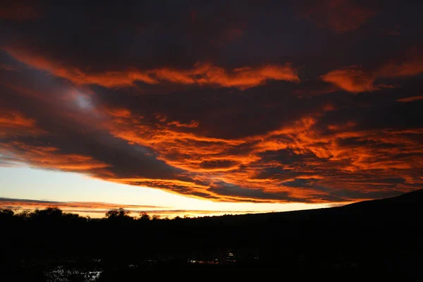 Πολύχρωμο ηλιοβασίλεμα ουρανό — Φωτογραφία Αρχείου