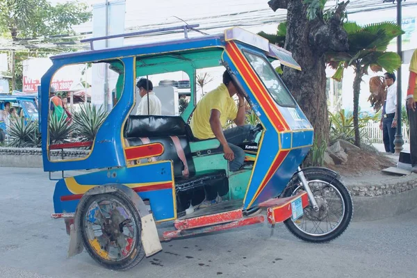 Triciclo Motor Medio Común Barato Transporte Símbolo Cultura Filipina — Foto de Stock