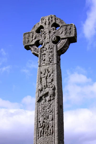 Common Celtic Cross Irish Cemetery Blue Sky Background — Stock Photo, Image