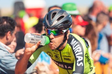 San Vicente de la Barquera, İspanya-7 Eylül 2019. Mikel ITURRIA SEGUROLA, EUSKADI BASQUE Ülke Bisikletçisi - MURIAS Ekibi La Vuelta a Espaa 'nın 14..
