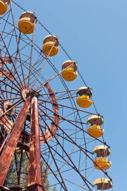 Pripyat, Çernobil, Ukrayna - 29 Temmuz 2012. Çernobil nükleer felaketinden sonra terk edilen Pripyat şehrinde dönme dolap.