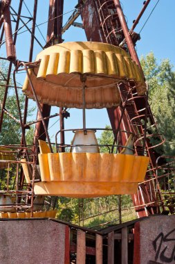Pripyat, Çernobil, Ukrayna - 29 Temmuz 2012. Çernobil nükleer felaketinden sonra terk edilen Pripyat şehrinde dönme dolap.