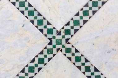 Beyaz karolar x şeklinde merkezi bir figür ile