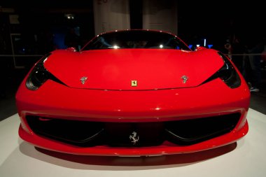 Madrid, İspanya - 7 Ocak 2012. IFEMA Tarihi Arabalar Sergisi. Ferrari 458 Italia, Pininfarina tarafından tasarlanan ve İtalyan üretici Ferrari tarafından 2010 yılından beri üretilen bir süper spor otomobildir.