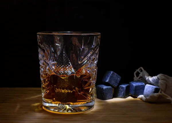Bardakta viski.