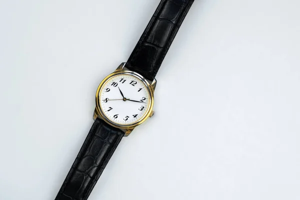 Relógio Pulso Retro Dourado Com Algarismos Romanos Cinto Couro Croco — Fotografia de Stock