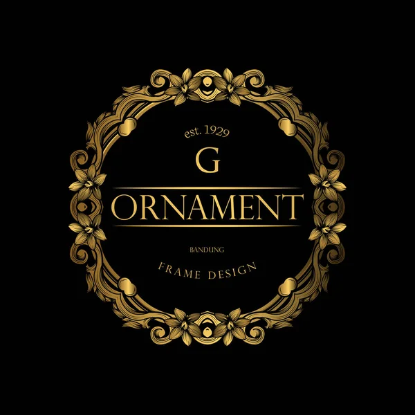 Altın Renkli Lüks Arkaplan. Tasarım elementi süslemesi, etiket, logo şablonları. Süs Arkaplanda Altın Lüks Çiçeklerle Yapıldı