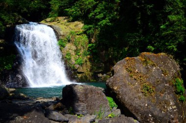 Fevkalade ve nefes kesici bir Şelale