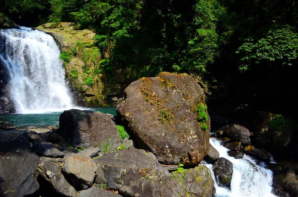 Ein Wunderbarer Und Atemberaubender Wasserfall — Stockfoto