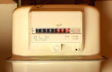 Özel evde bir gaz sayacı, iç gaz dağıtımına karşı..