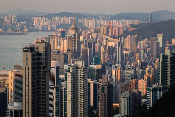 Günbatımı görüntüsü Lugard Road, Hong Kong 'da çekildi.