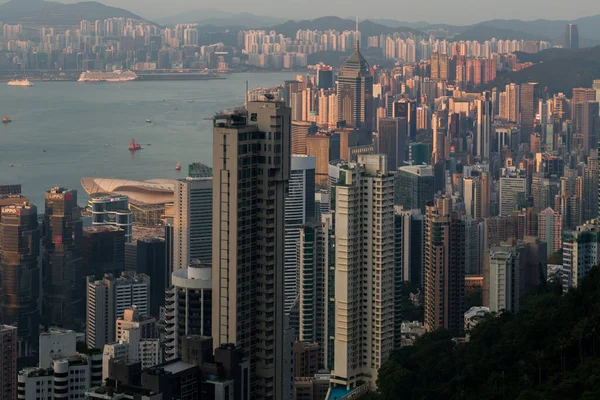 Günbatımı görüntüsü Lugard Road, Hong Kong 'da çekildi.