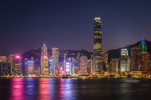 Tsim Sha Tsui, Hong Kong 'da güzel bir günbatımı ve gece görüntüsü