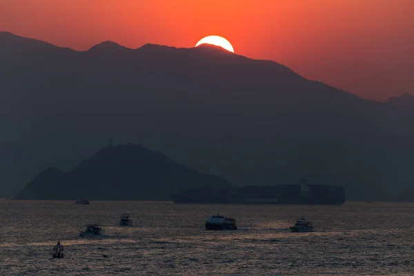 Tsim Sha Tsui, Hong Kong 'da güzel bir günbatımı ve gece görüntüsü