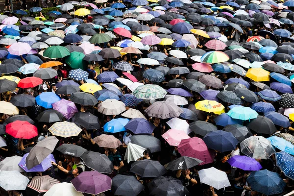 Hong Kong 'luların özgürlük ve Çin' e iadeye karşı savaşmak için sokaklara döküldüğü bir esir.