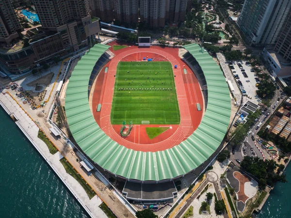 Hong Kong 'daki Siu Sai Wan spor sahasının insansız hava aracı çekimi.