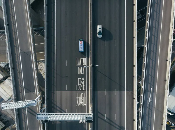 Hong Kong 'daki Ting Kau Köprüsü' nü ele geçiren bir İHA saldırısı.