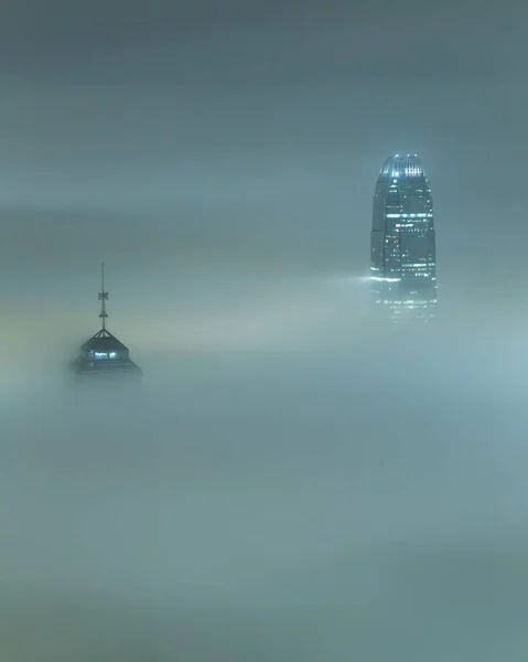 Lugard Yolu, Hong Kong 'da bulutlar ele geçirildi.