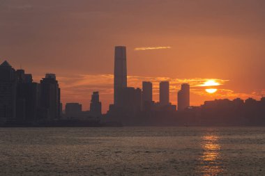 Lei Yu Mun, Hong Kong 'da muhteşem bir gün batımı. Güzel bir gökyüzü..